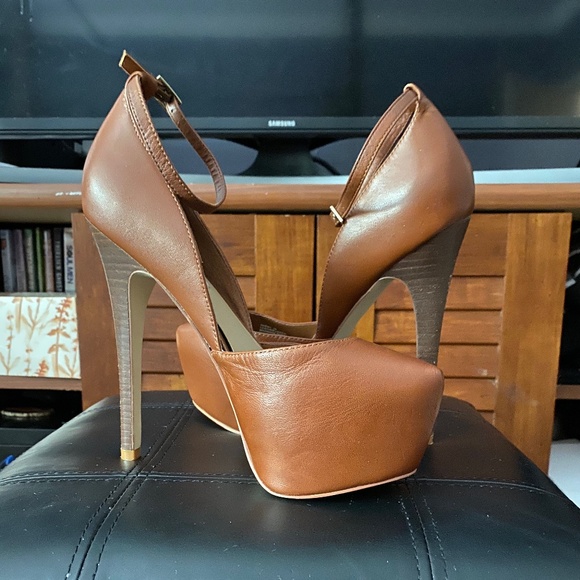 High heels - Picture 1 of 2